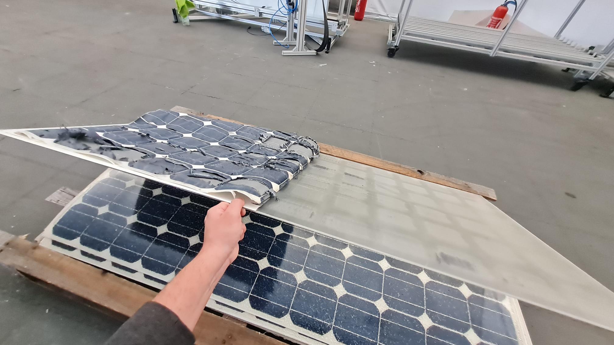 Dans Les Coulisses Dune Usine De Recyclage De Panneaux Solaires