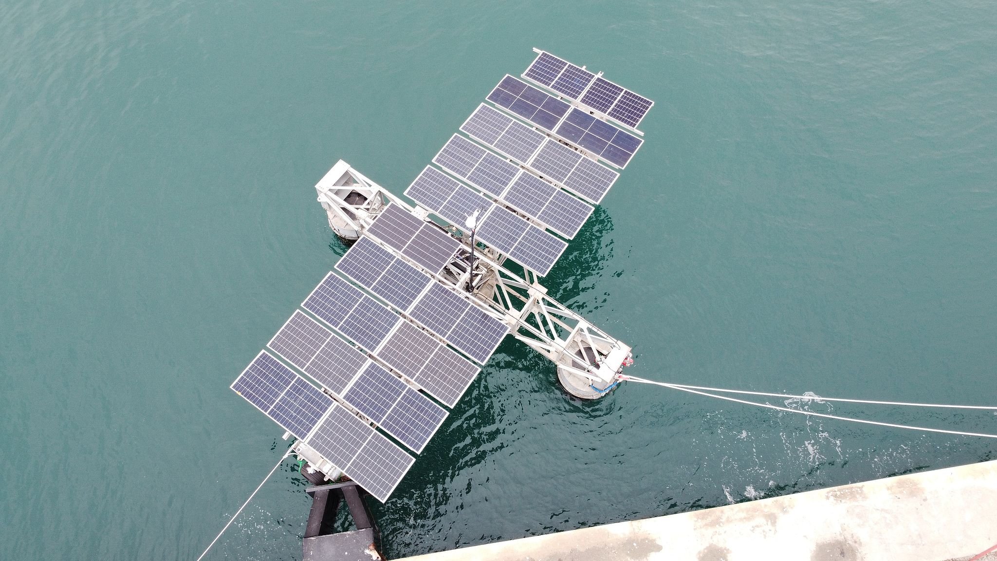 Voici la première centrale solaire flottante en mer de France