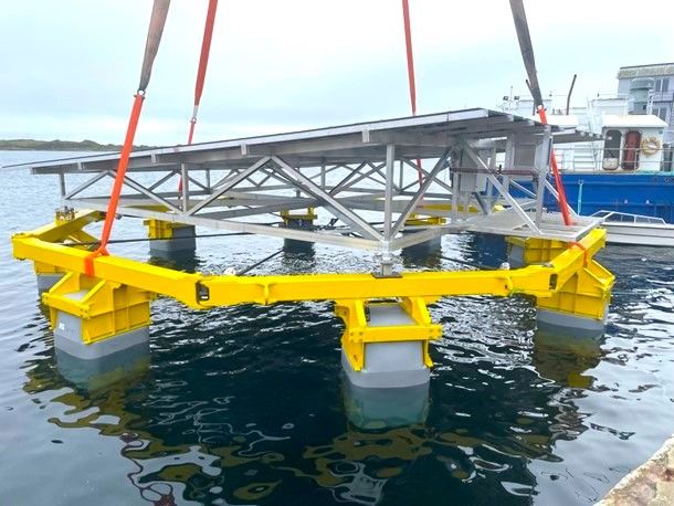 Centrale Solaire Flottante En Mer Un Nouveau Prototype Mis L Eau En