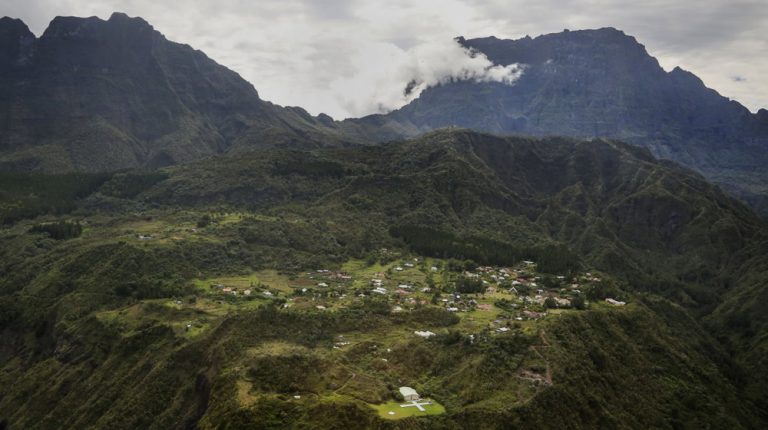 A La Réunion, un hameau isolé alimenté par de l’hydrogène solaire