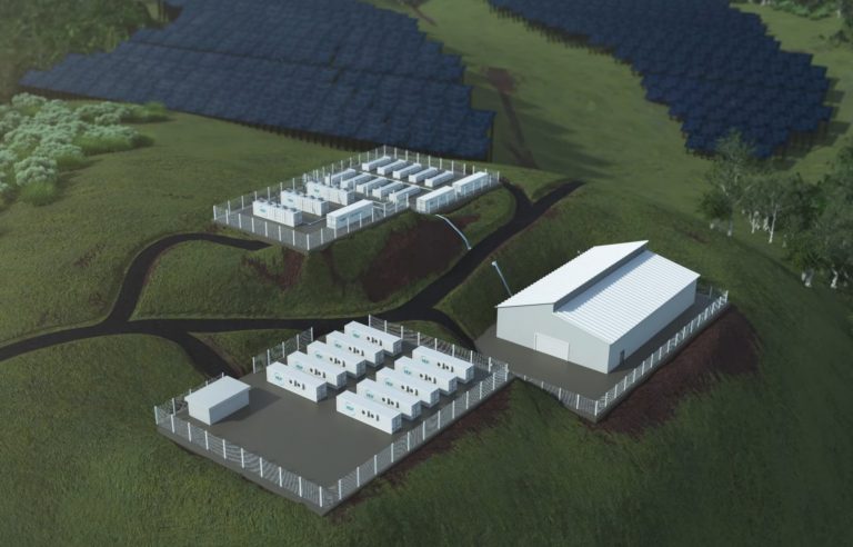 Guyane : cette centrale française unique au monde combine solaire, batteries et hydrogène