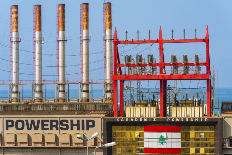 Trop dépendant aux énergies fossiles, le réseau électrique du Liban agonise