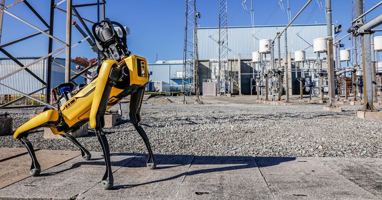 Comment ce robot dystopique va sécuriser une centrale solaire