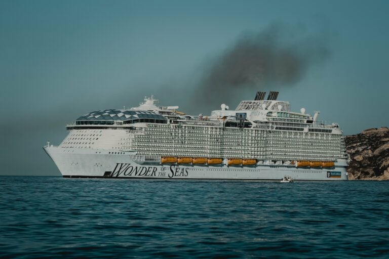 Pollution des navires de croisière : la ville de Marseille lance une pétition inédite