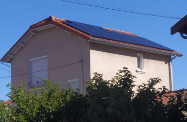 Pourquoi ce particulier a installé des panneaux solaires hybrides sur son toit