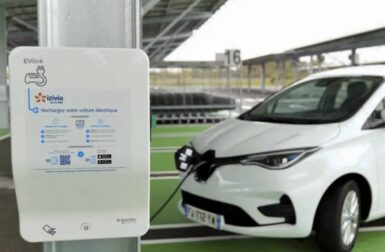 Cette borne va brider la puissance de recharge des voitures électriques pour soulager le réseau