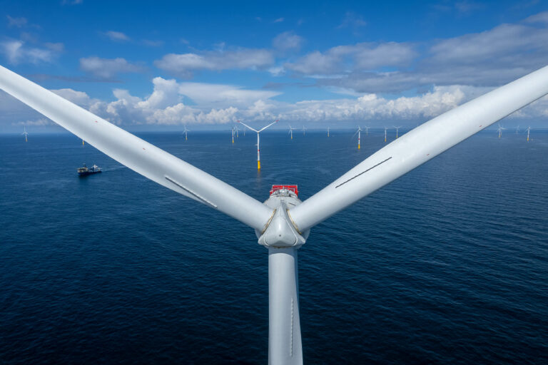 Quand le premier parc éolien en mer de France sera t-il mis en service ?