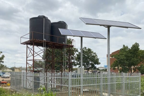 Des panneaux solaires pour pomper l’eau : l’expérience mitigée du Zimbabwe