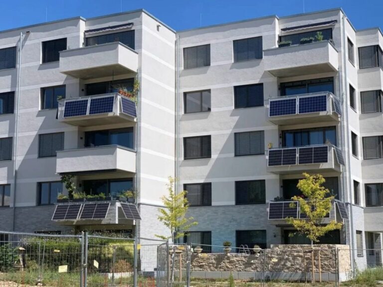 Des panneaux solaires à fabriquer et accrocher à son balcon