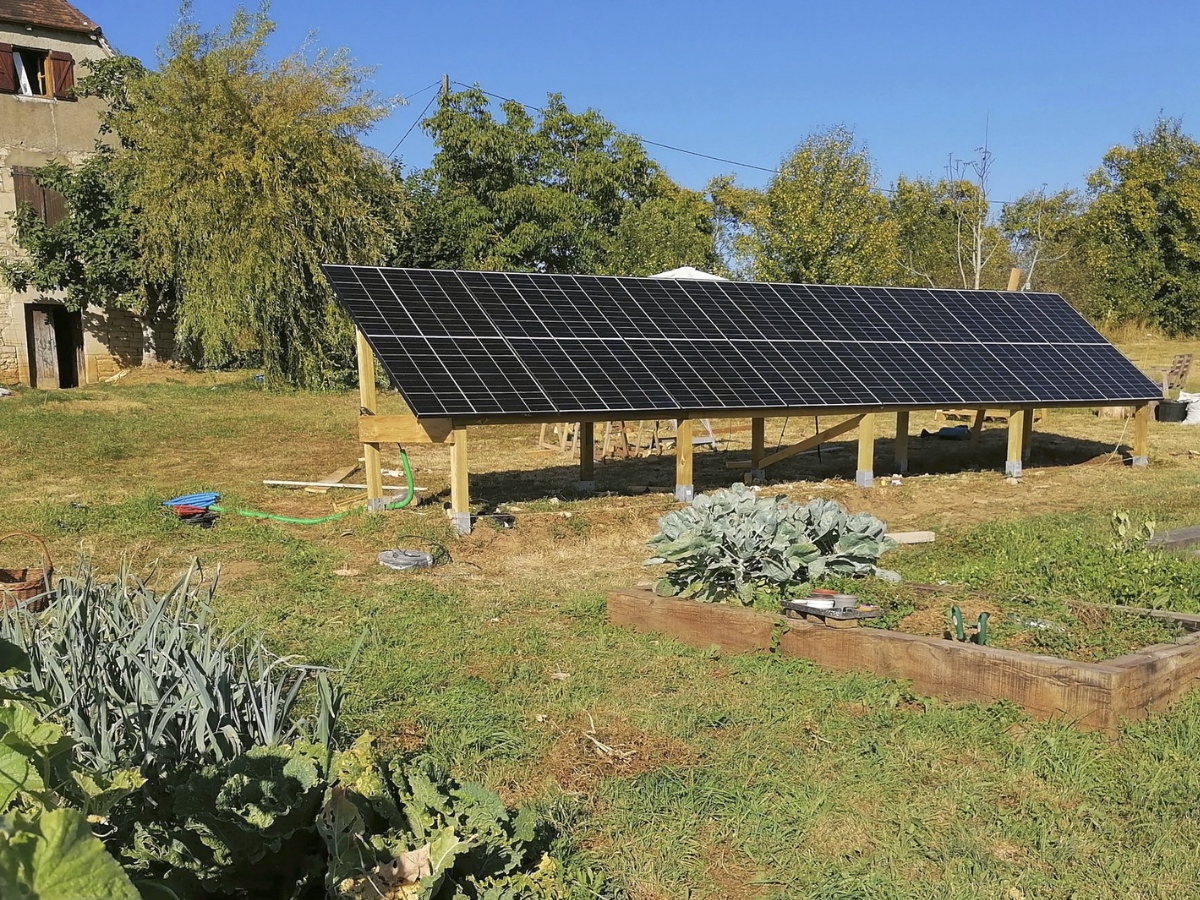 Comment construire une centrale solaire au sol sans faire appel à