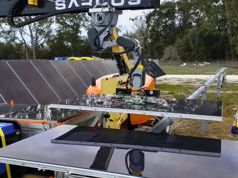 Ce robot peut installer des centrales solaires tout seul