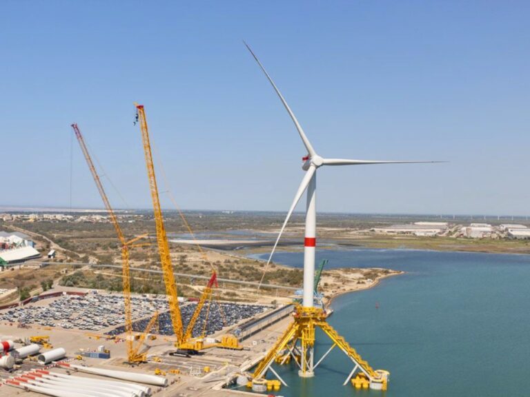 Voici la première éolienne flottante commerciale de France