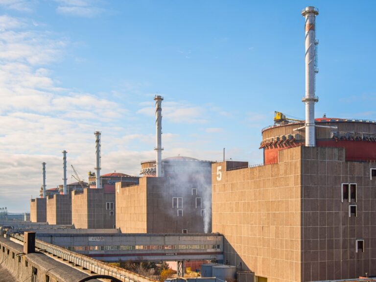 Comment la centrale nucléaire de Zaporijjia se démène pour trouver de l’eau