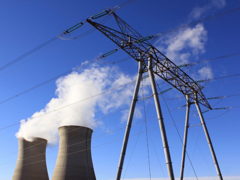 Le nucléaire seul ne suffira pas au réseau électrique français selon RTE