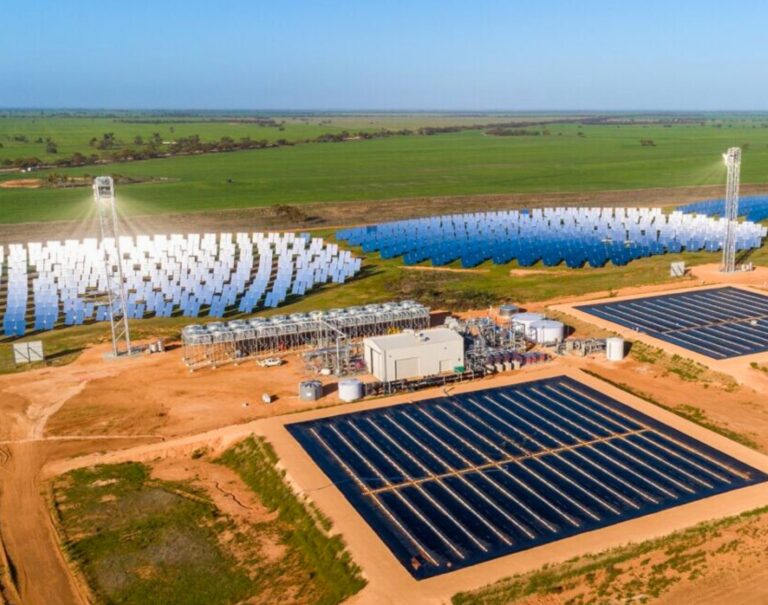 Cette centrale solaire à concentration associe chaleur, électricité et stockage