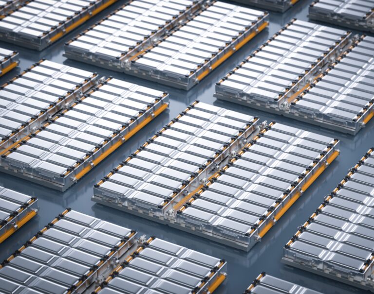 La capacité mondiale de stockage par batterie dépassera largement 1 TWh en 2030