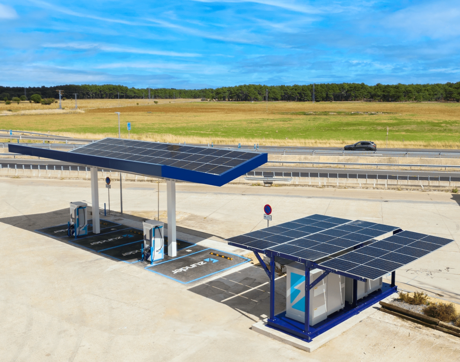 ¿Esta estación de carga ultrapotente para coches eléctricos es realmente independiente desde el punto de vista energético?