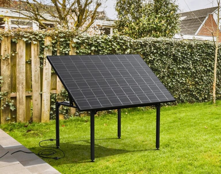 Cette table de jardin produit de l’électricité quand vous ne vous en servez pas