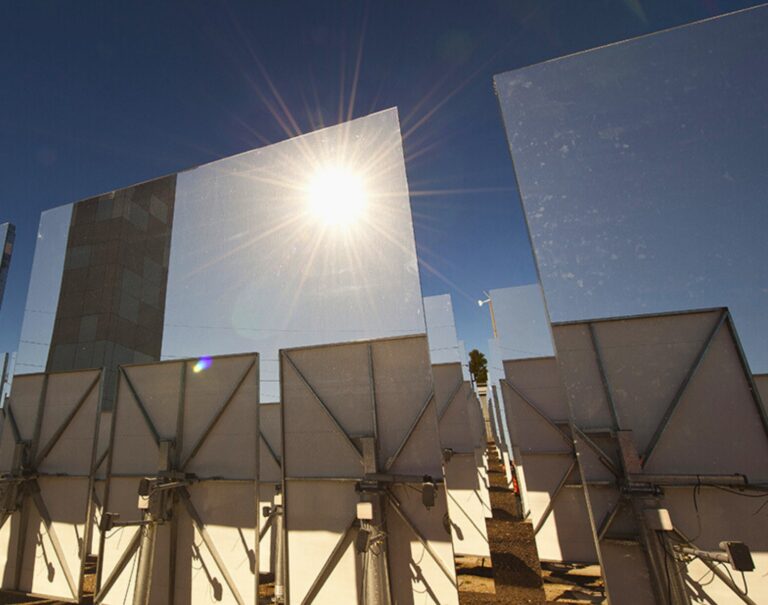 Cette centrale solaire à concentration utilise des particules de céramique pour stocker la chaleur