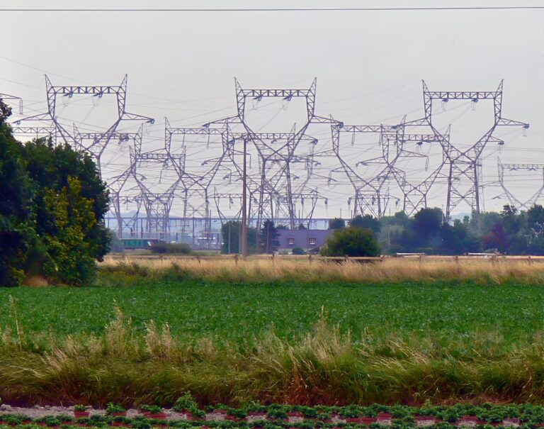 Pourquoi le réseau électrique français n’a jamais été aussi bas-carbone depuis plus de 70 ans