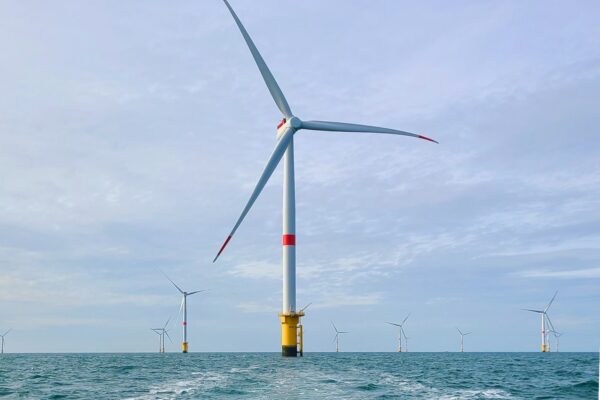 Installation terminée pour les 71 éoliennes en mer au large de Fécamp