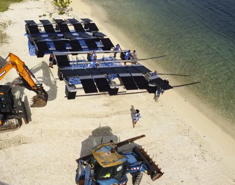 Installer des panneaux solaires flottants dans un lagon paradisiaque : idée de génie ou grand gâchis ?