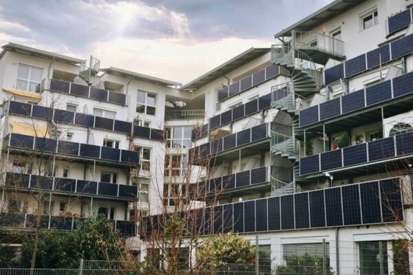 Il y a 400 000 balcons solaires en Allemagne : pourquoi un tel boom ?