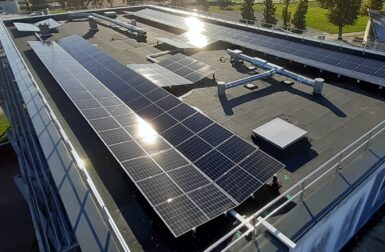 Recouvrir les collèges de panneaux solaires : est-ce vraiment une bonne opération ?