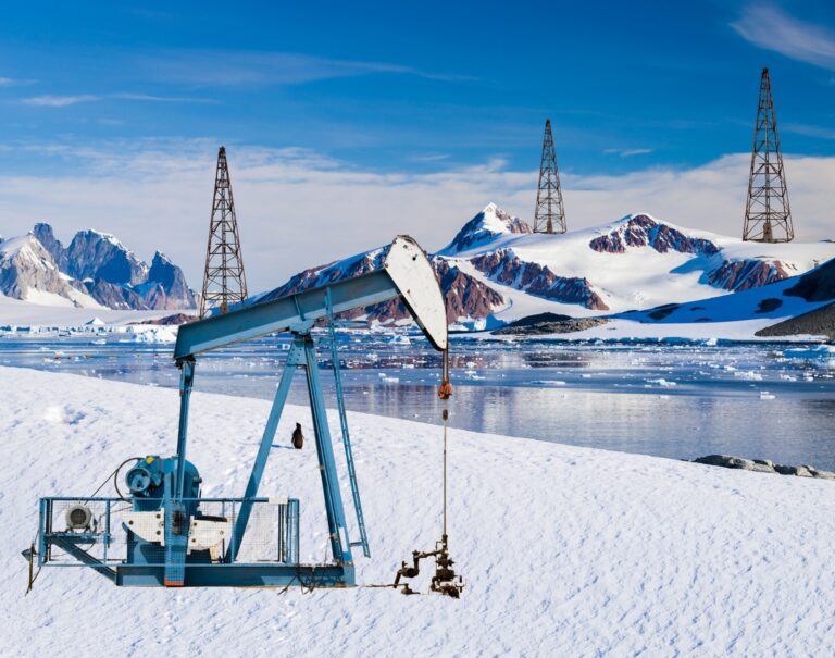 Un méga gisement de 500 milliards de barils de pétrole découvert en Antarctique : qui peut l’exploiter ?