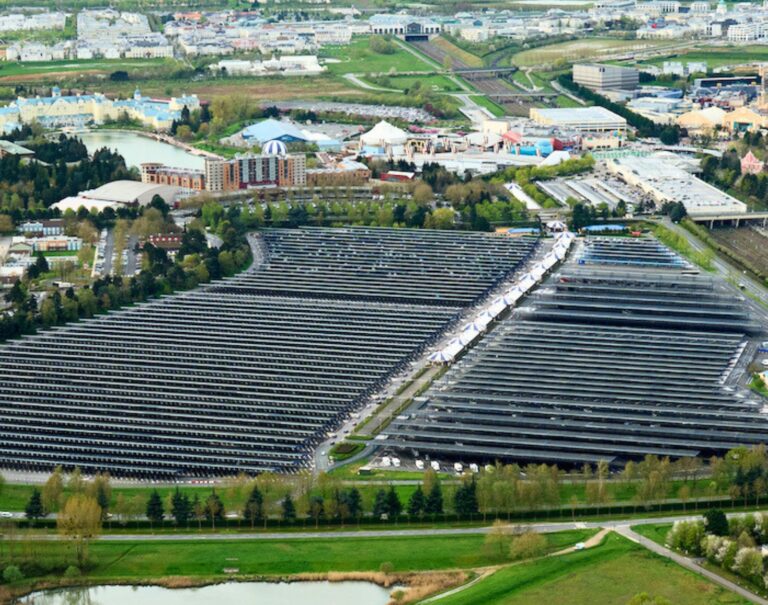 11 200 places : voici le plus grand parking solaire d’Europe
