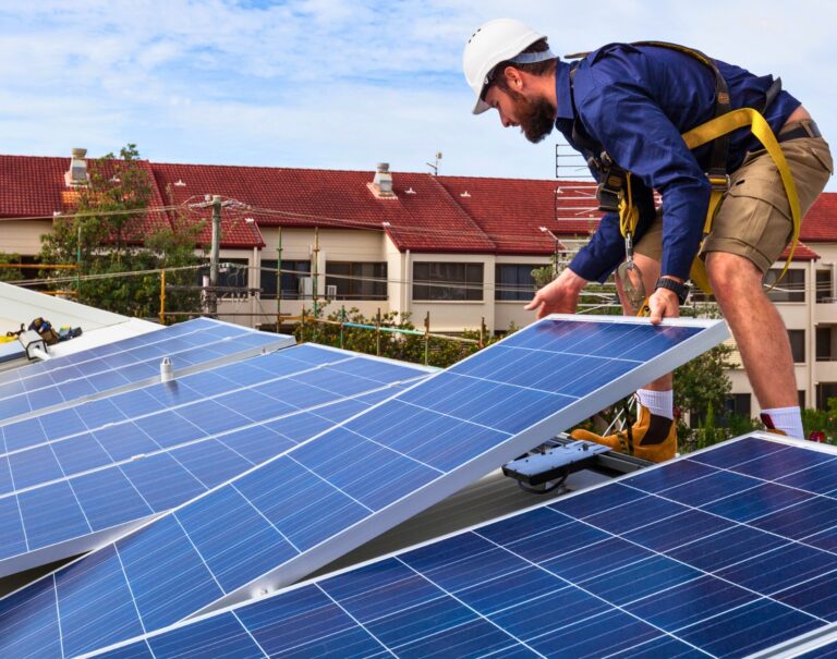 Installer une centrale solaire sur son toit pour 50 € par mois ? C’est possible