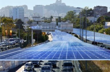 Couvrir les autoroutes de panneaux solaires a un avantage insoupçonné