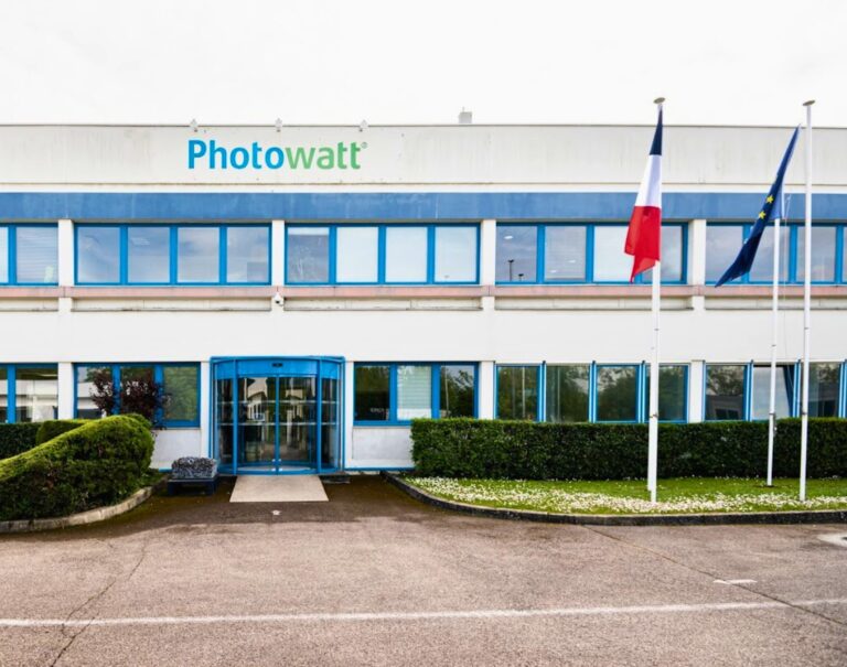 Qui reprendra le dernier grand fabricant français de panneaux solaires Photowatt ?