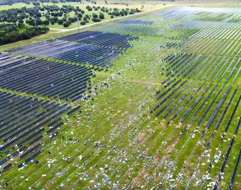 Quand une tornade traverse une centrale solaire, ça donne quoi ?