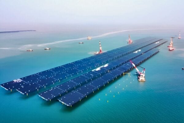 Voici la plus puissance centrale solaire en mer du monde