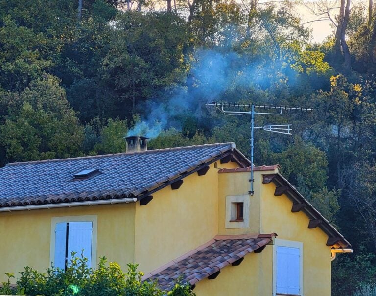 Chauffage au bois : voici 4 conseils efficaces pour moins polluer