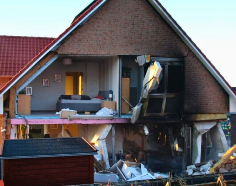 Une batterie solaire explose et détruit presque entièrement une maison en Allemagne