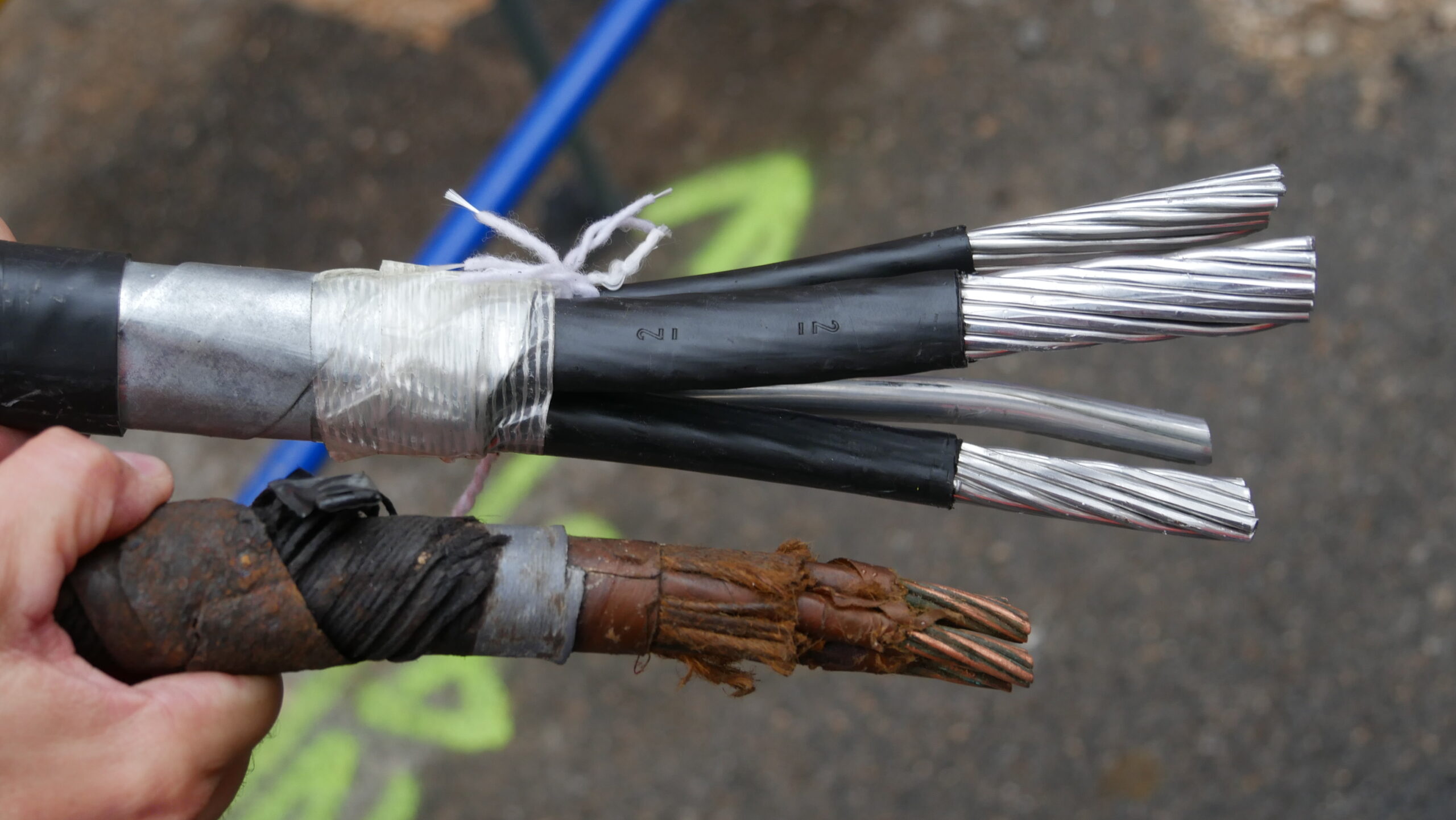 Pourquoi ces câbles électriques vieux de 50 ans sont remplacés en ...